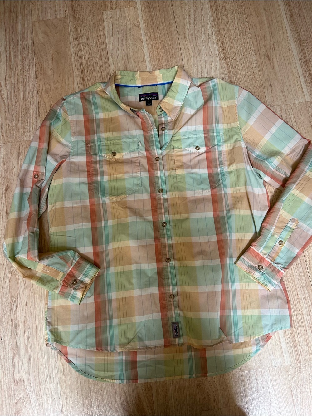 Patagonia women’s sun stretch shirt size L